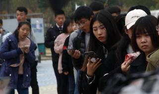 男子开路虎插队洗车 男子开路虎插队洗车